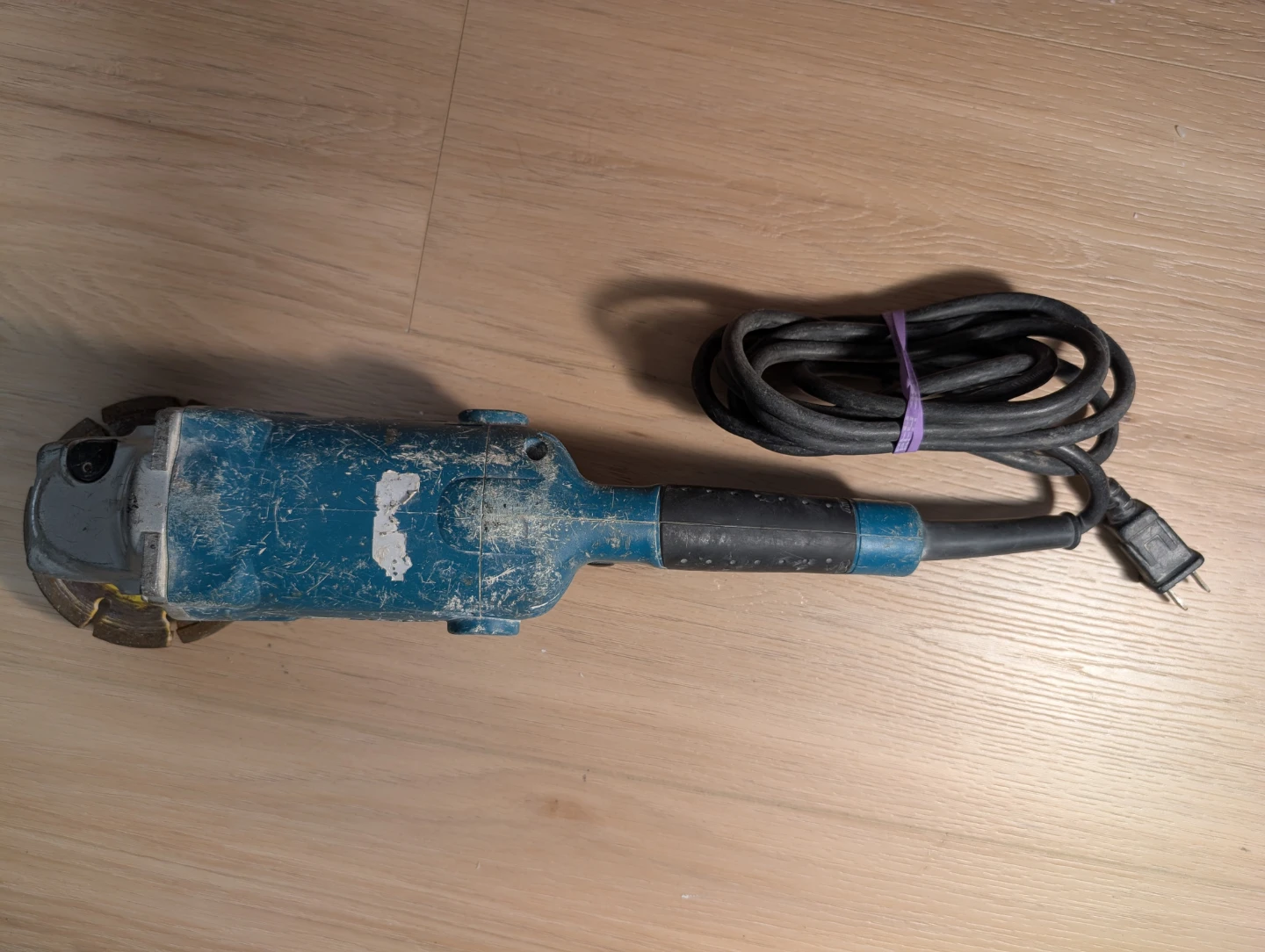 Makita Angle Grinder - photo 2