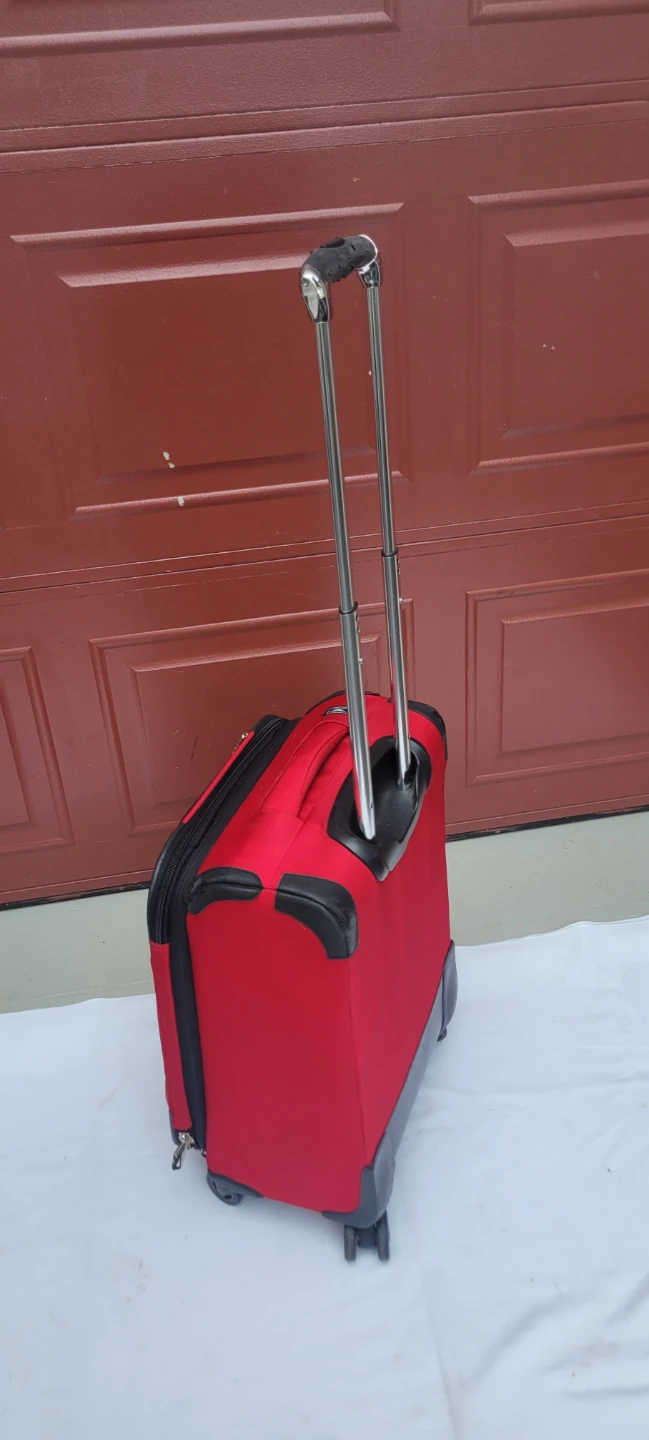 Red Delsey 21" Carry-On Luggage - photo 3