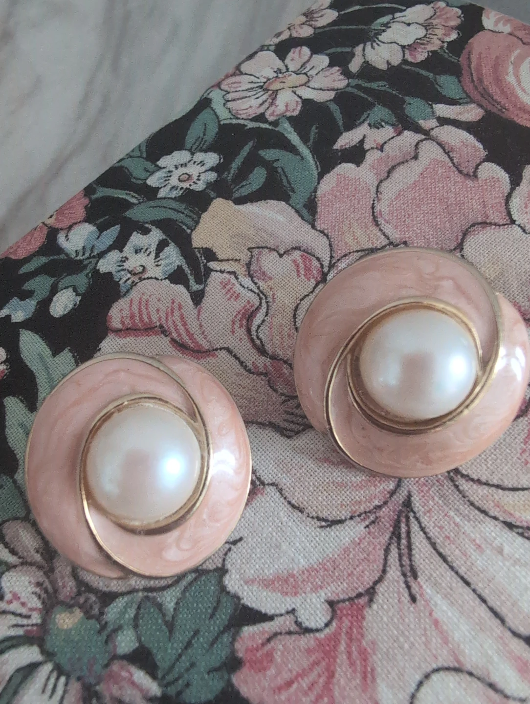 Vintage Pink Enamel Pearl Earrings - photo 3