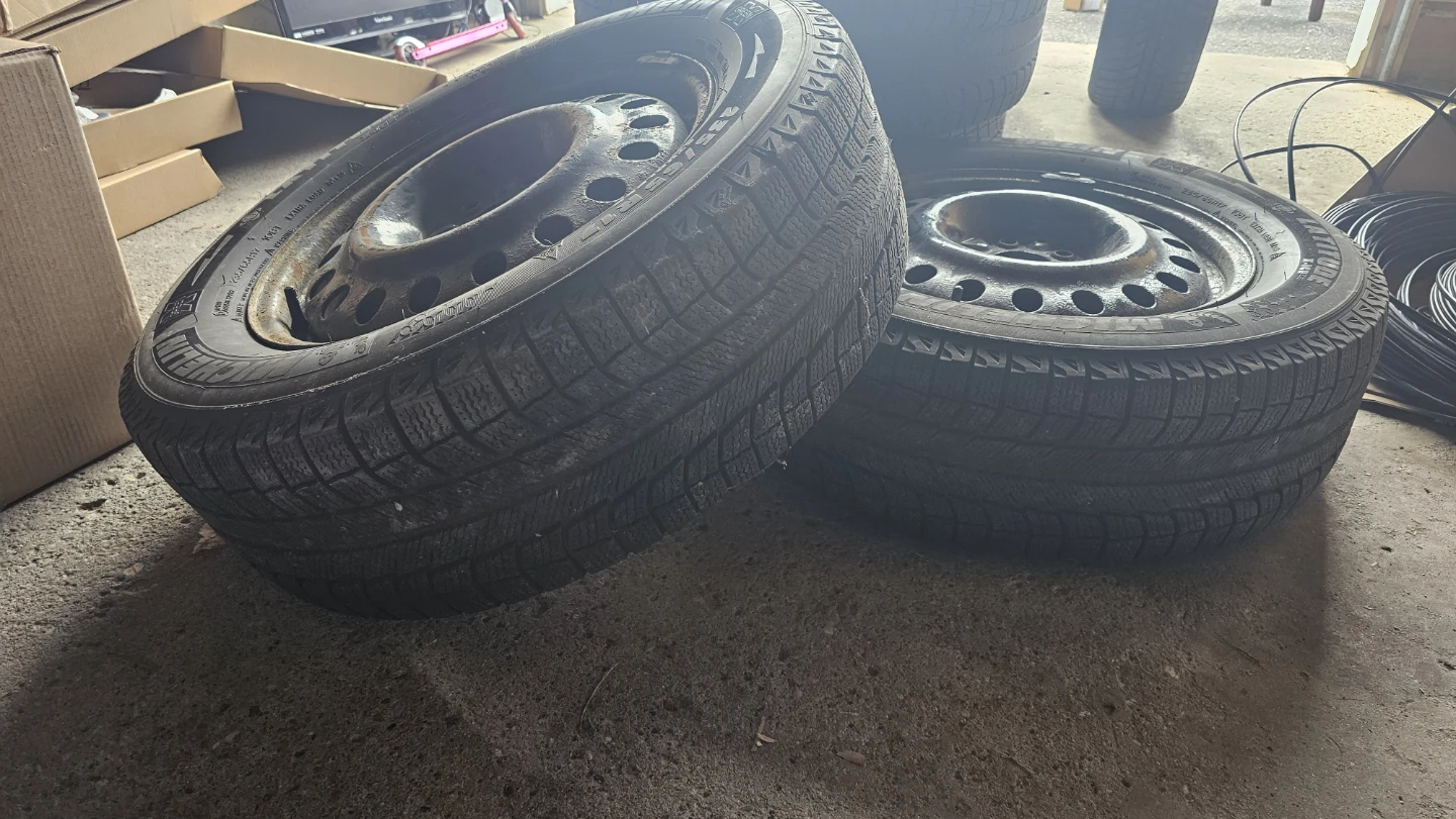 Four Michelin Winter Tires on Rims 235/65/R17 - photo 5