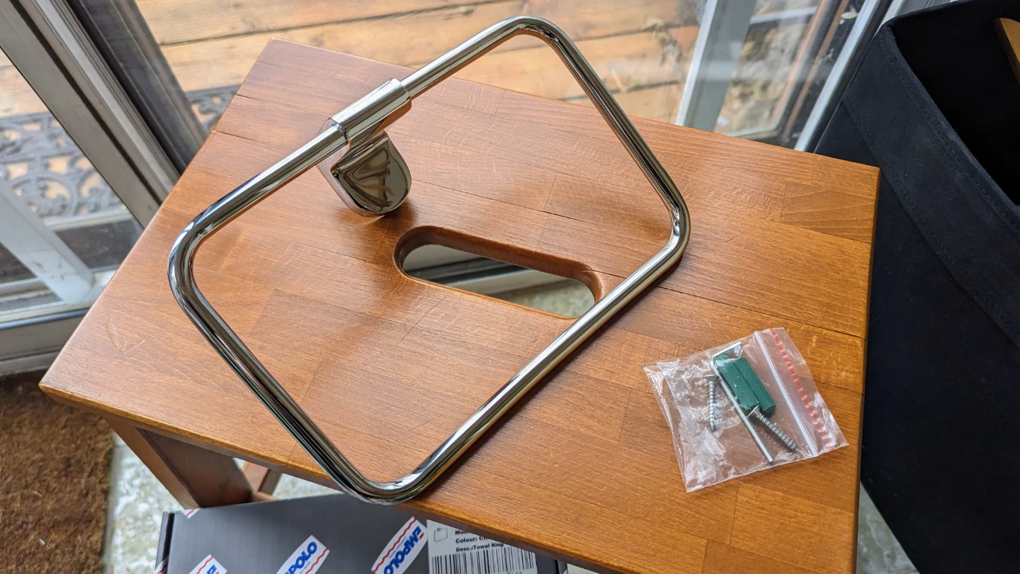 Vida 938 Series Chrome Towel Ring Accessory
