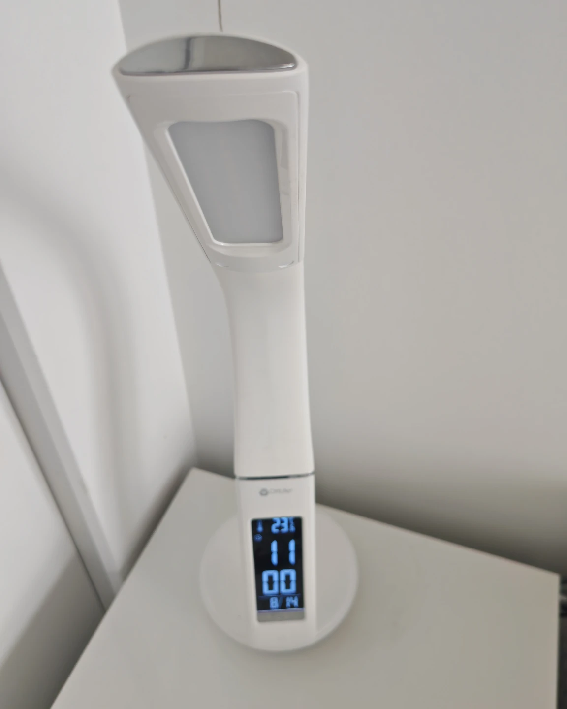 OttLite Wellness Series – Wireless Charging LED Lamp