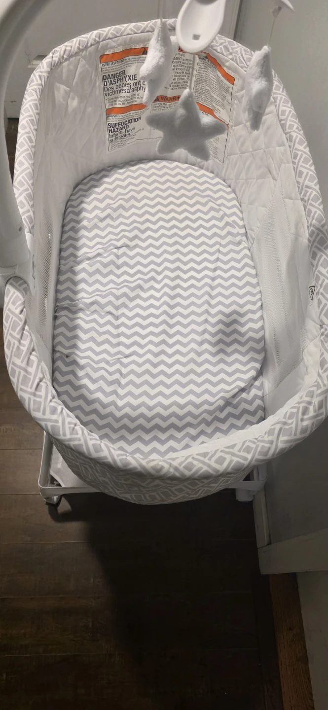 Bassinet with fitted mattress sheets - photo 2