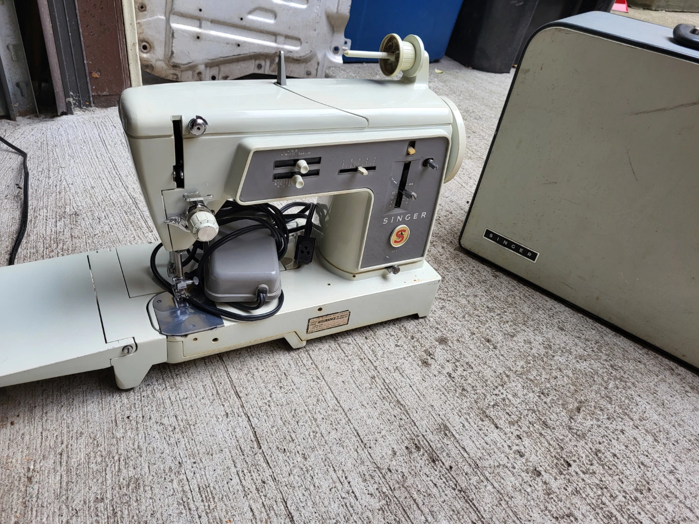 Singer Sewing Machine with Case