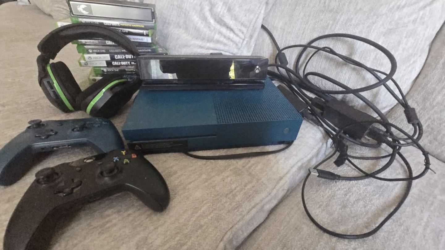 Xbox One S Console Bundle with Kinect and Games - photo 3