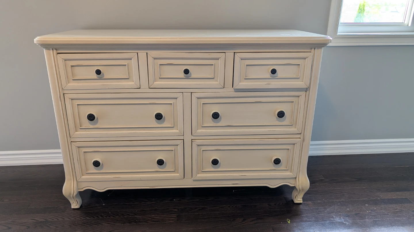 Chester drawers and matching night stands