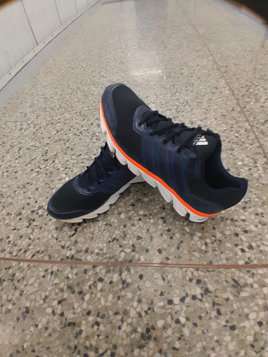 Adidas running shoes Men's Size 10 - photo 3