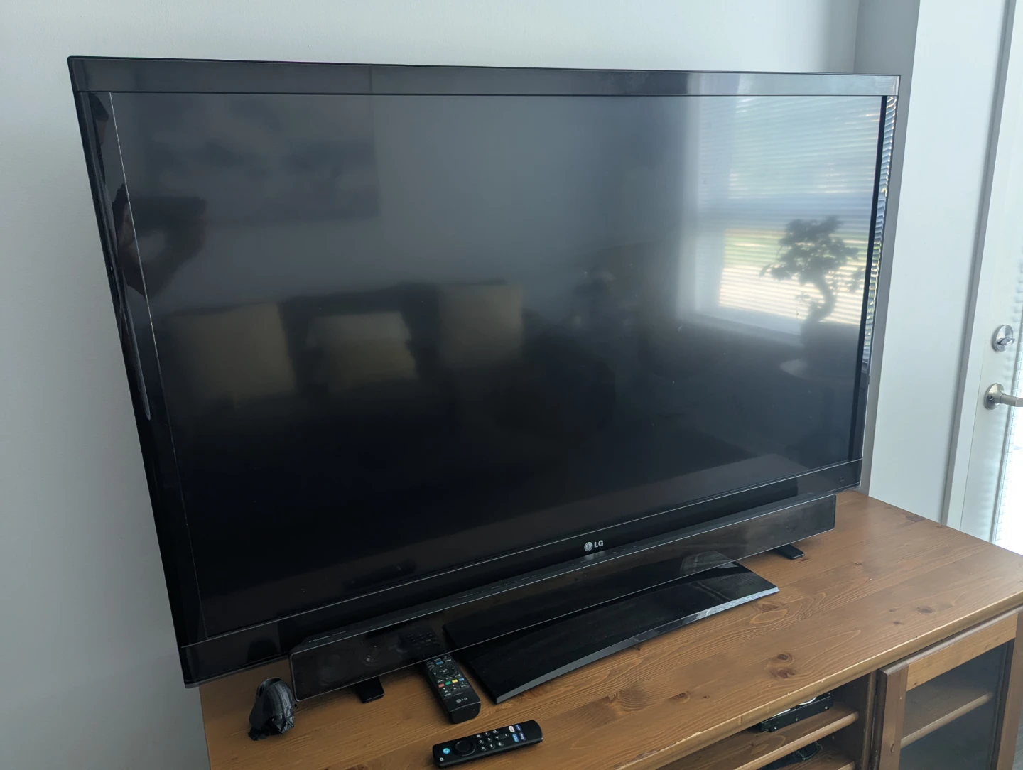 LG 3D tv- 55" + Panasonic Soundbar SU-HTB520