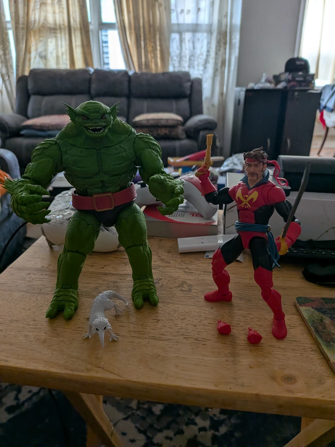 Loose Marvel Legends Corsair and CH'OD with accessories - photo 5