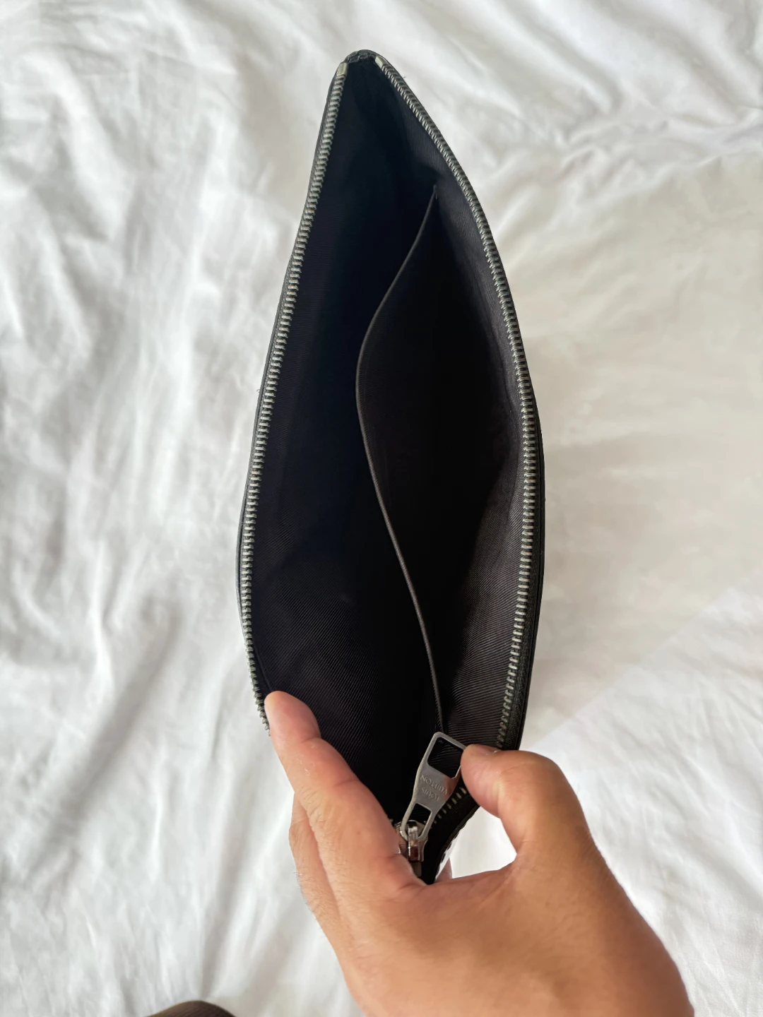 Louis Vuitton Pouch - photo 3