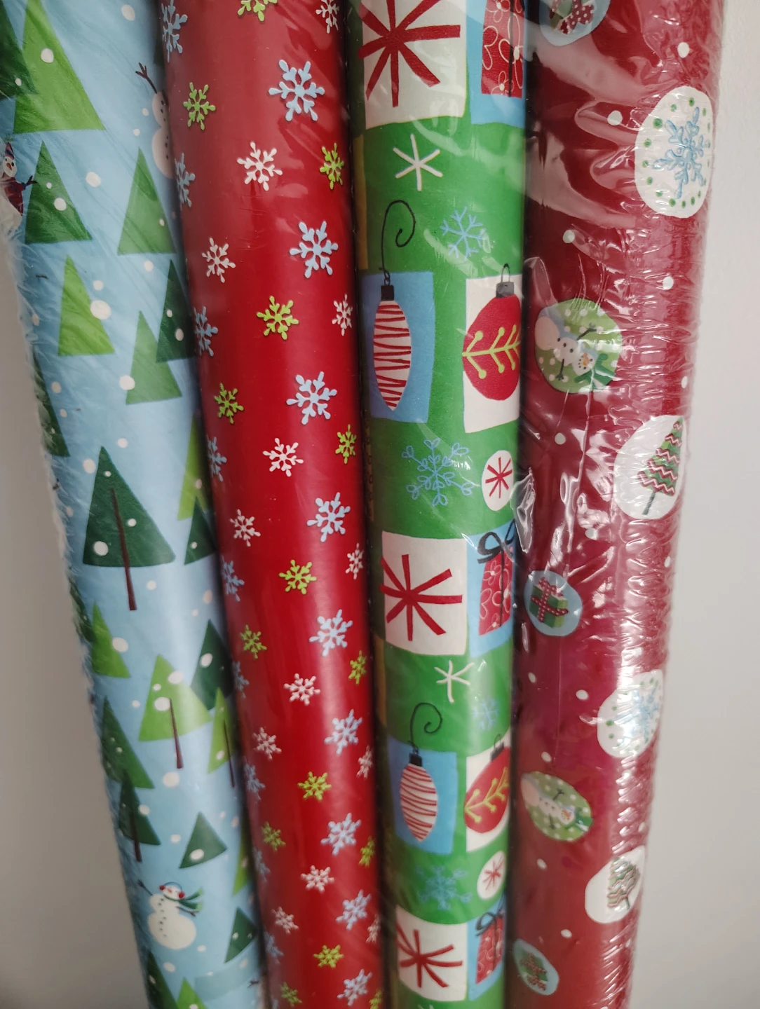 80 Sq Ft Christmas Wrapping Paper - 4 Rolls - photo 3