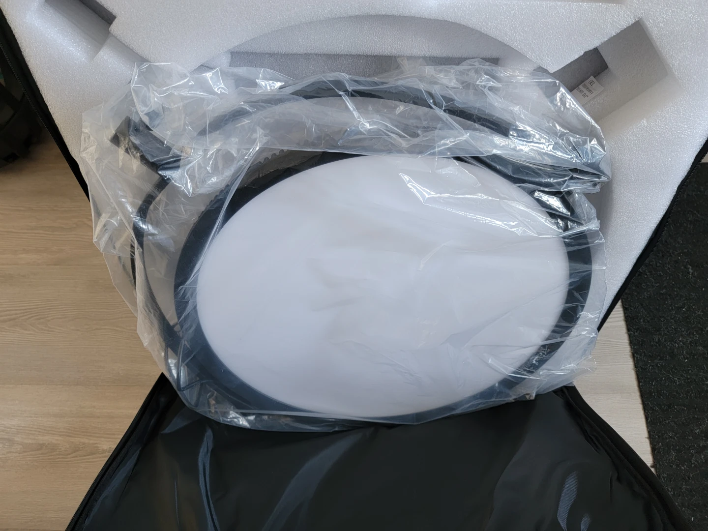Neewer Ring Light Kit with Case - photo 2