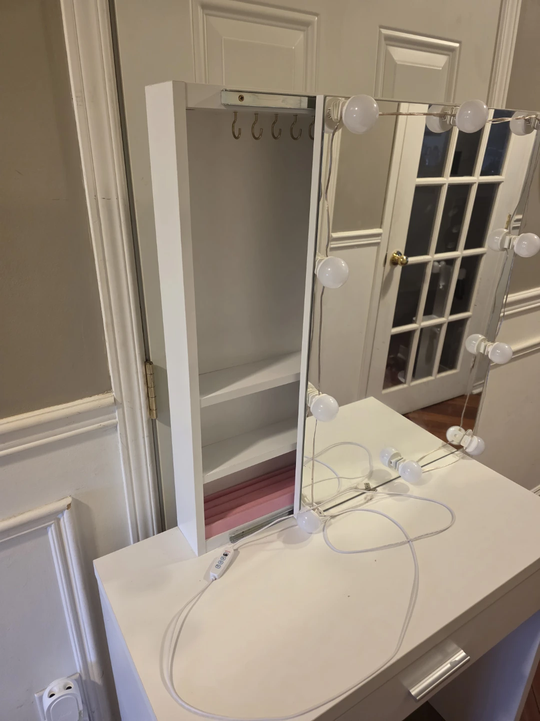 White Vanity Desk with Lights