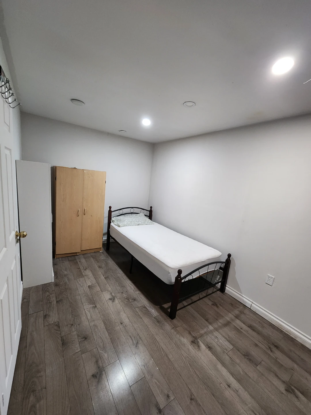 Private Furnished Room - photo 2
