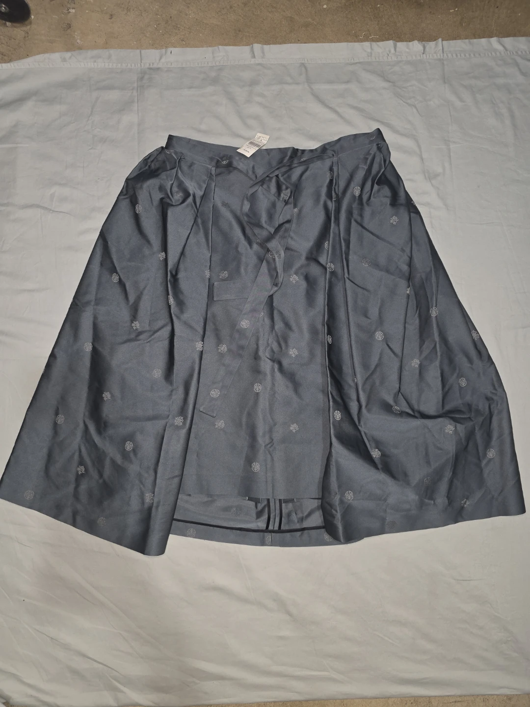 Barneys New York Grey Silk Skirt Size 40