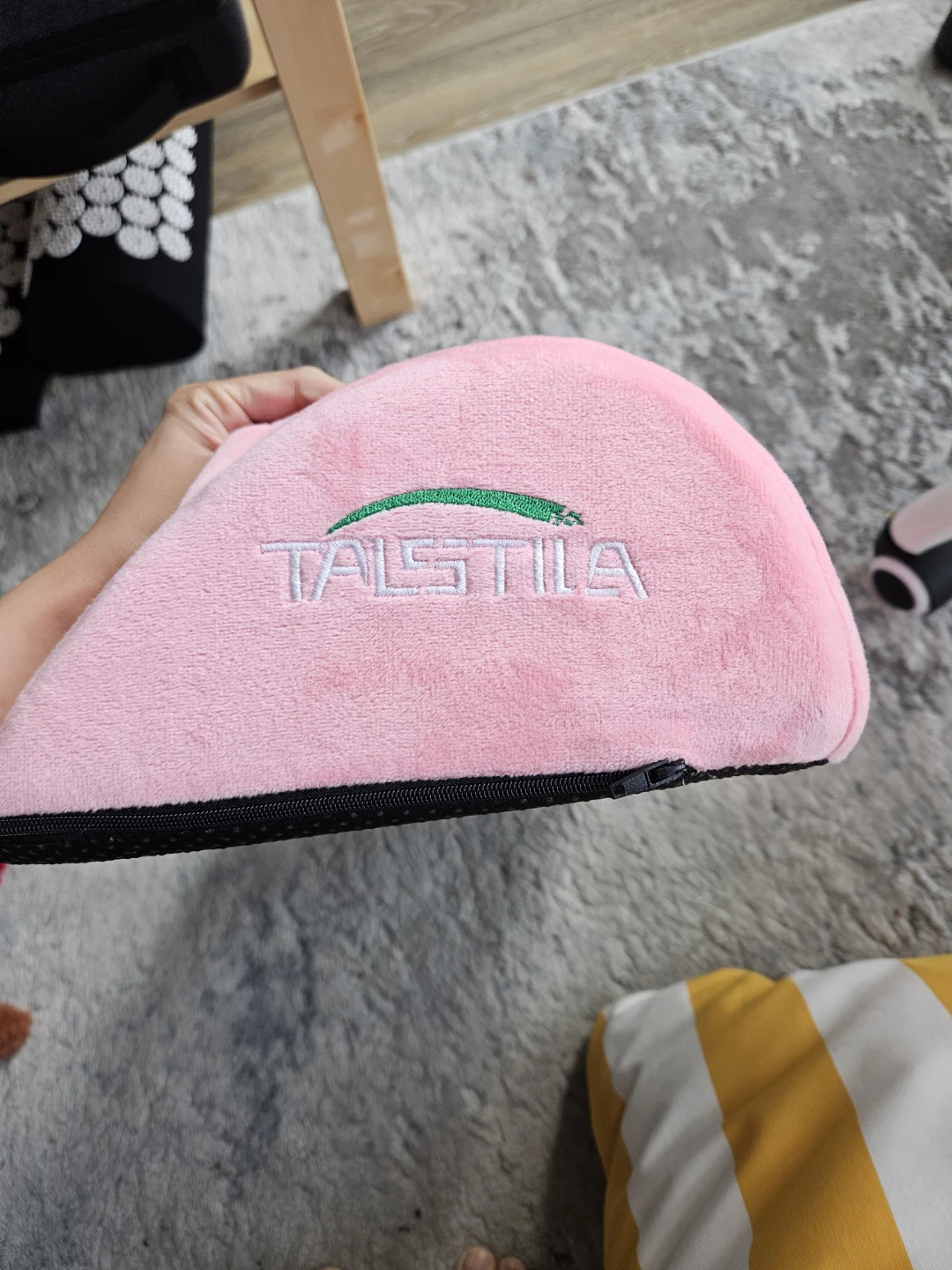 TALSTILA Pink Footrest Cushion - photo 4