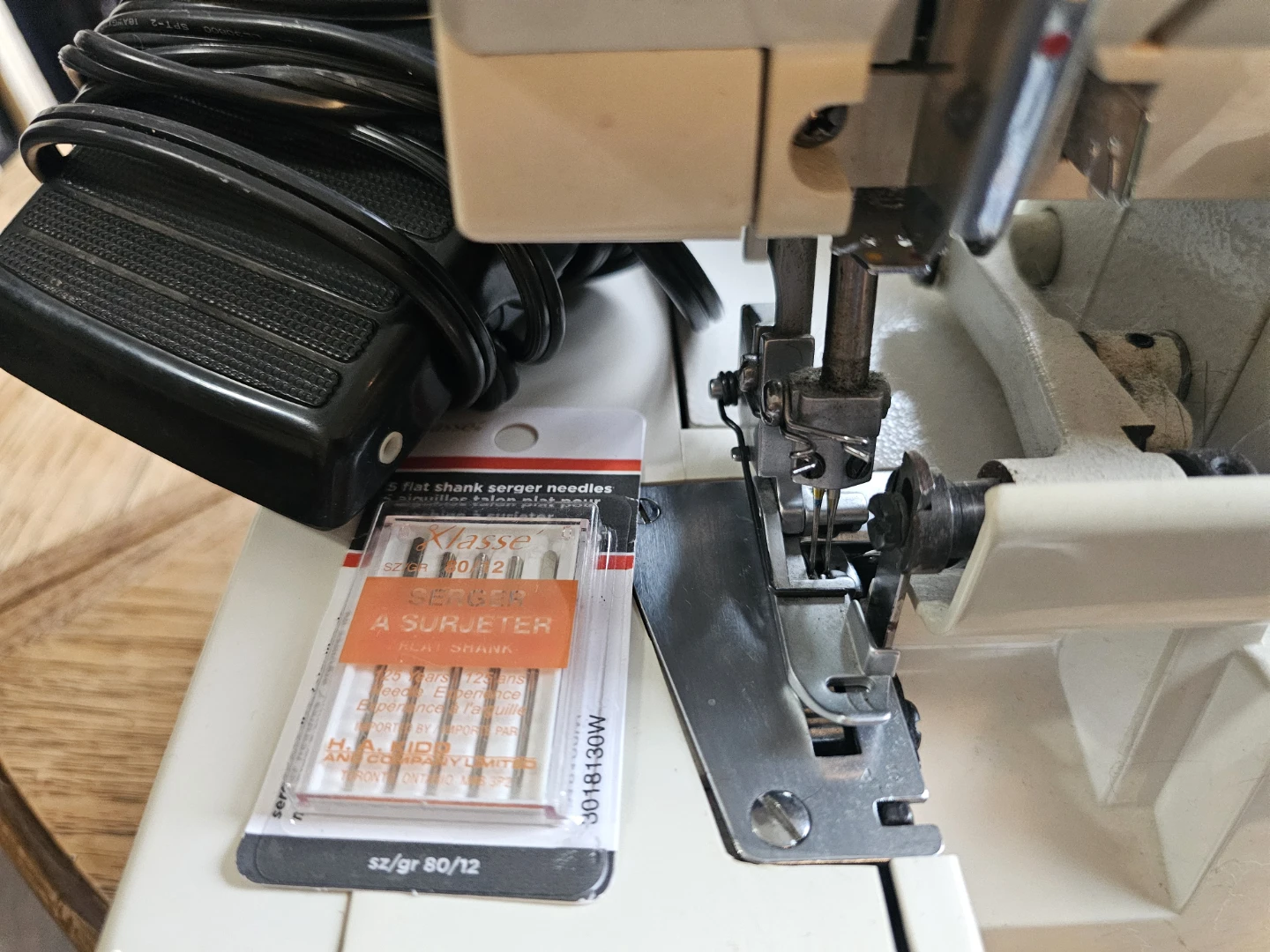 Omega Electronic Serger Sewing Machine - photo 2