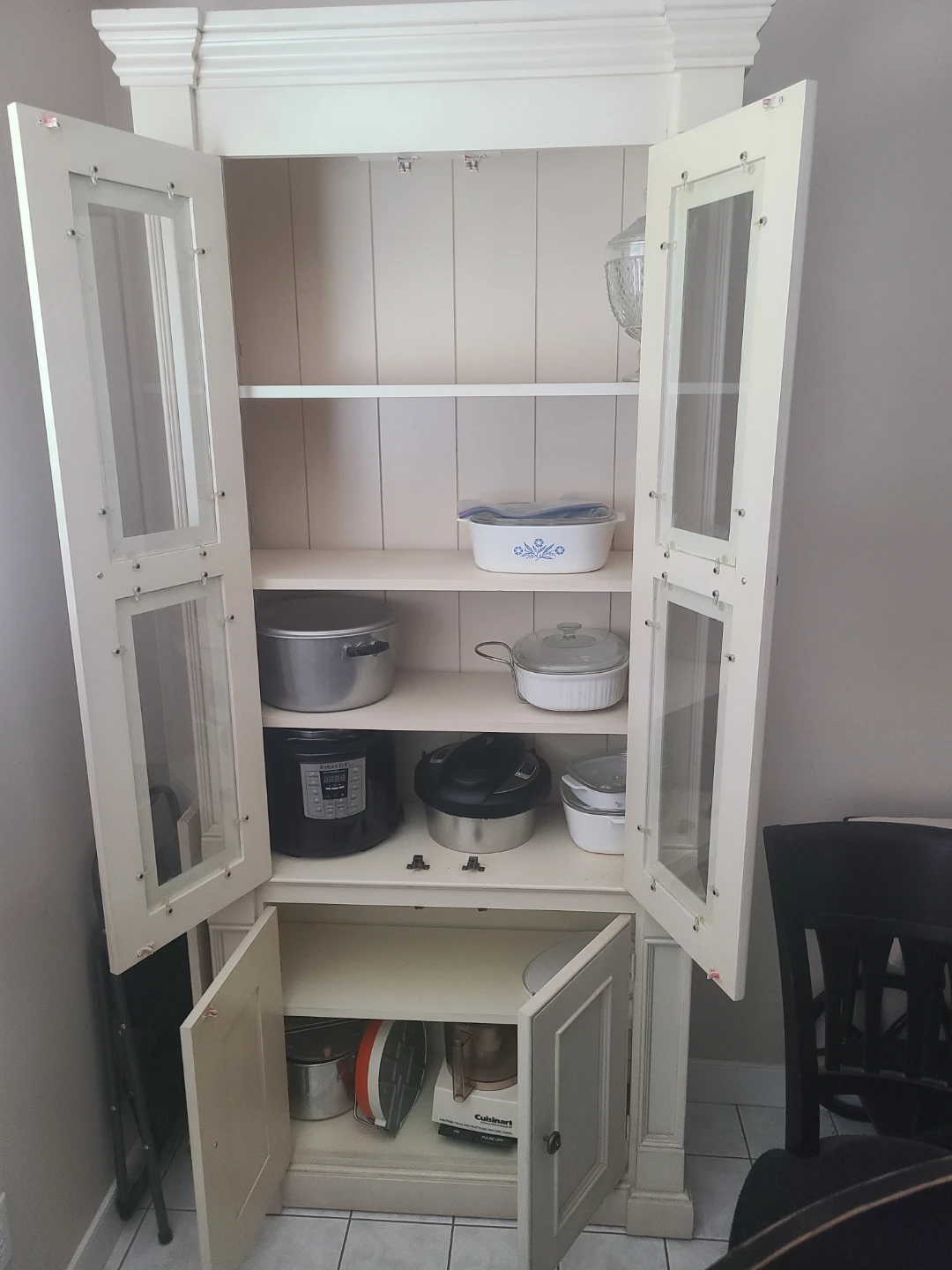 White Display Cabinet with Glass Doors - photo 2
