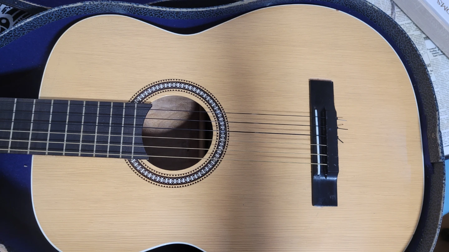 Vintage 1960 classical guitar - photo 2