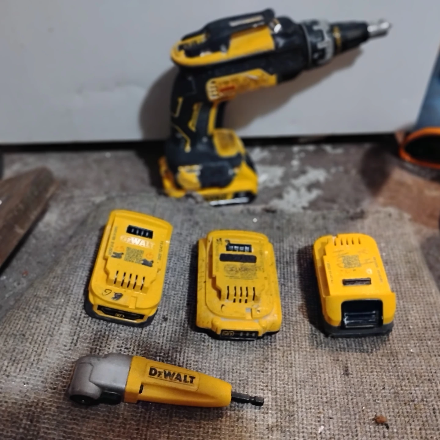 DEWALT DCF630 Cordless Drywall Screwdriver with 3 Batteries - photo 2