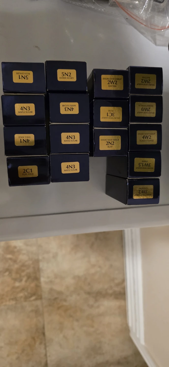 Estée Lauder Double Wear Foundation.. old and new formula - photo 3