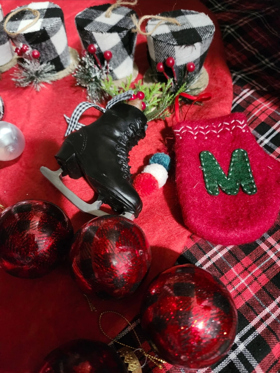 Christmas Tree Skirt with Ornaments and Decorations - photo 2