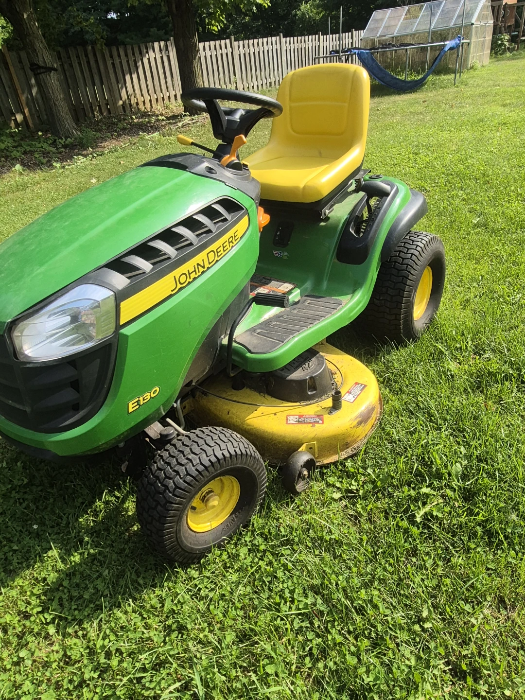 John Deere E130 Riding Lawn Mower - photo 2