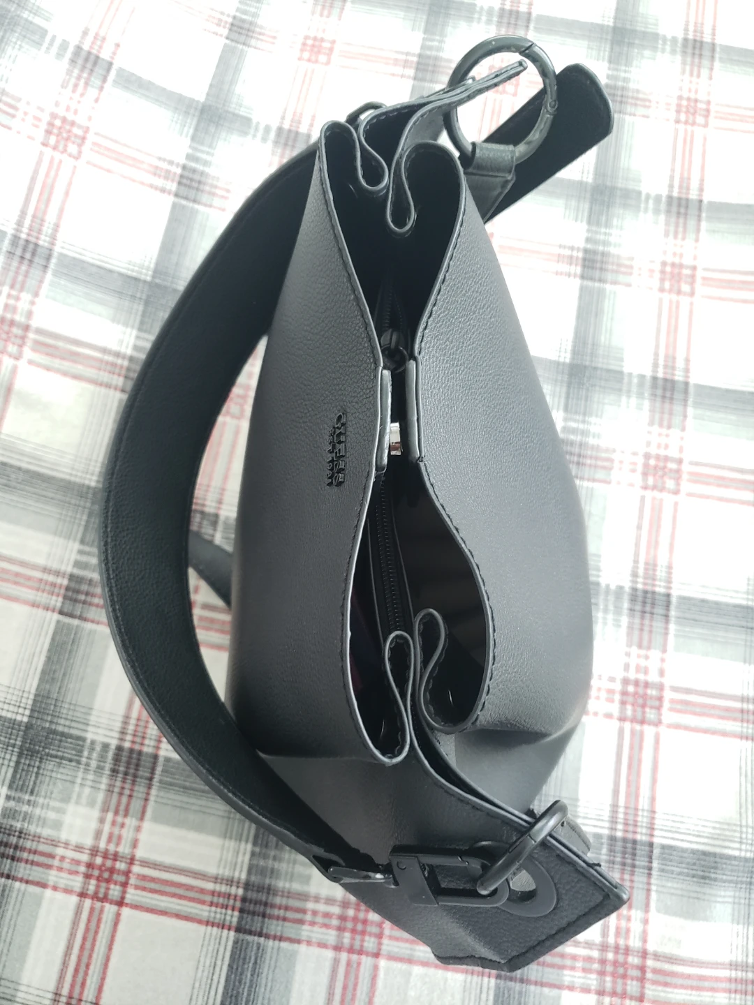 Black Guess Bucket Bag - photo 2