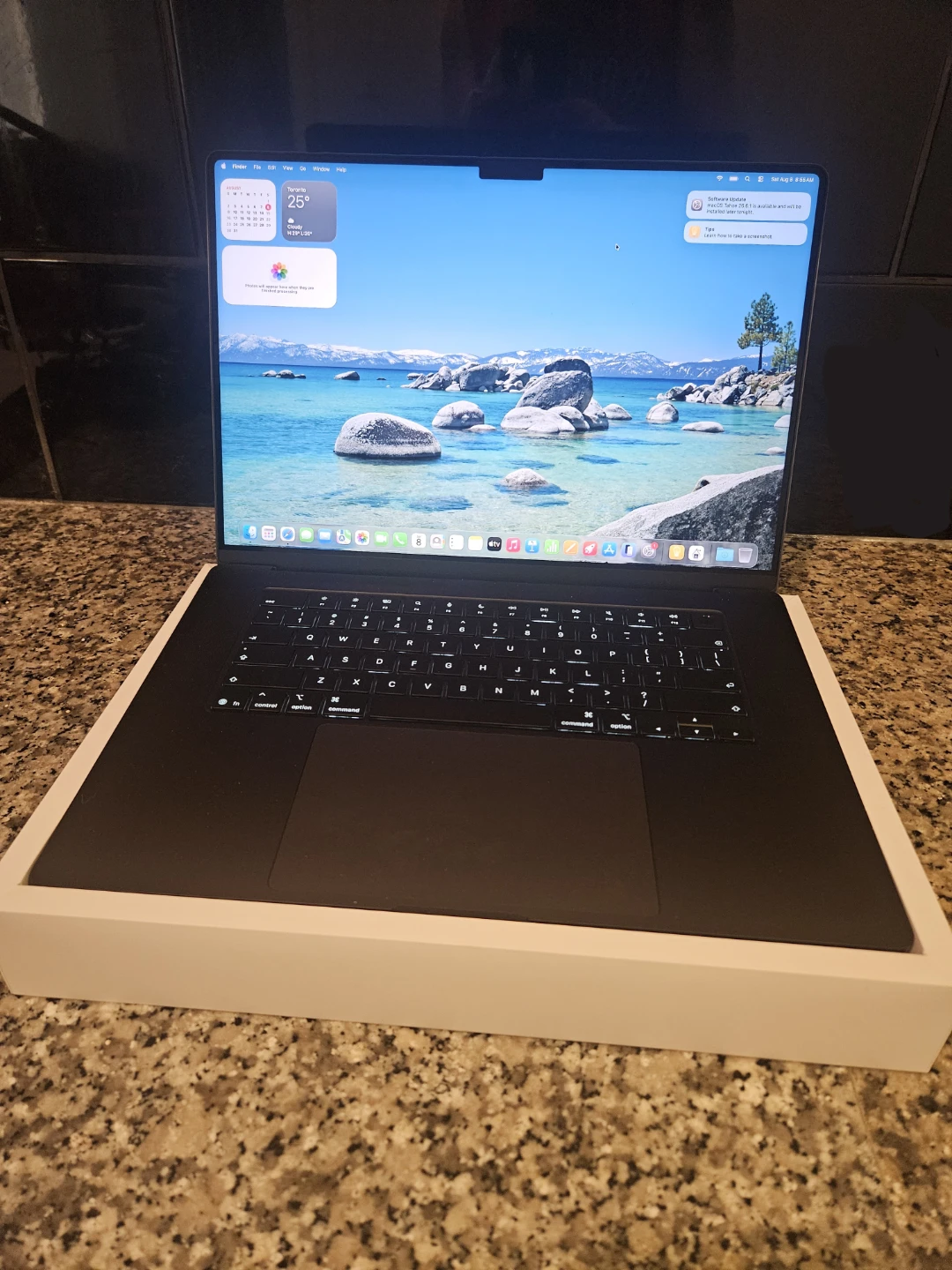Apple macbook 16, pro m5,  24GB ram, 1tb drive. Opened but new - photo 2