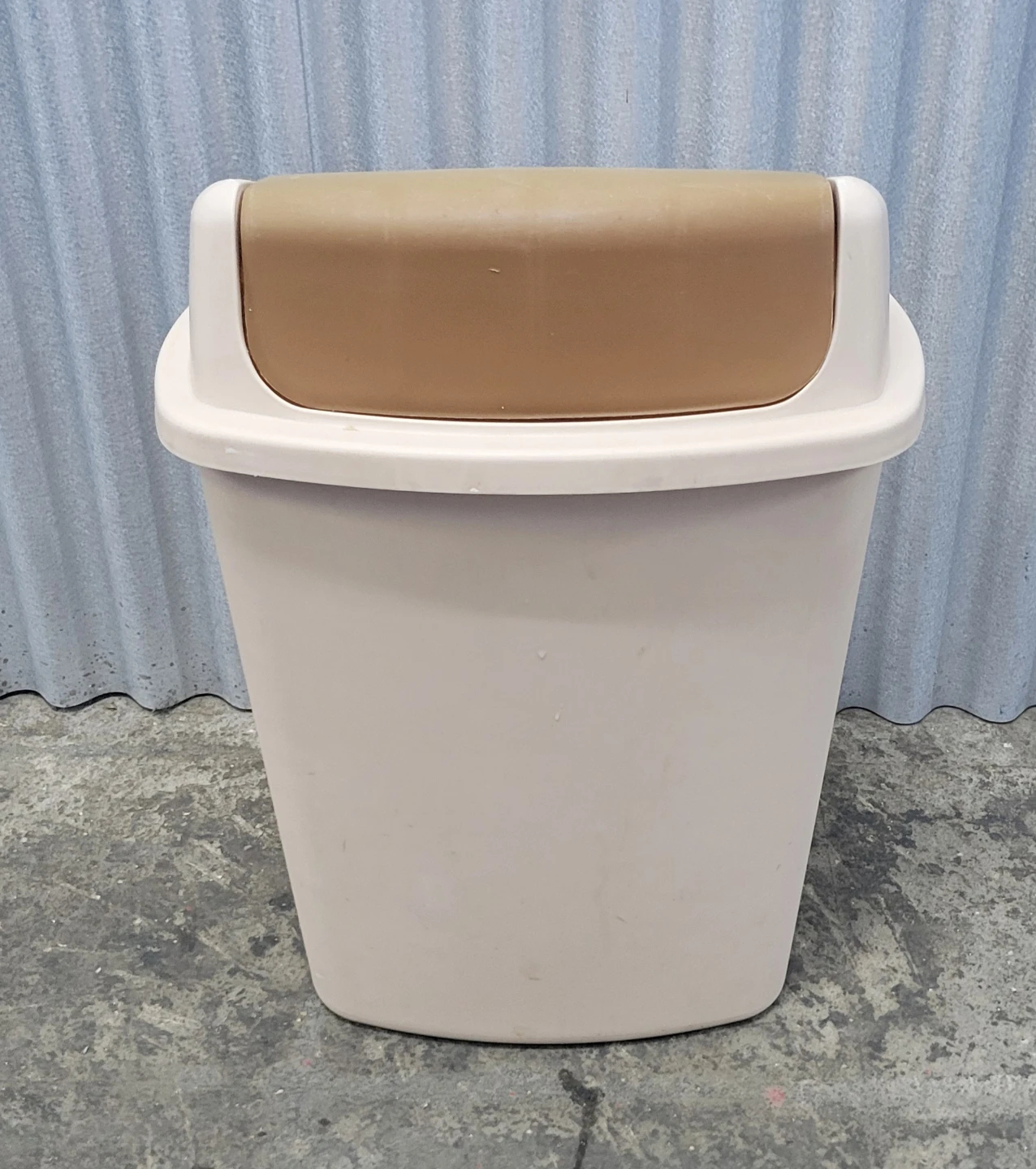 Yukino 25L Swing Top Trash Can - photo 4