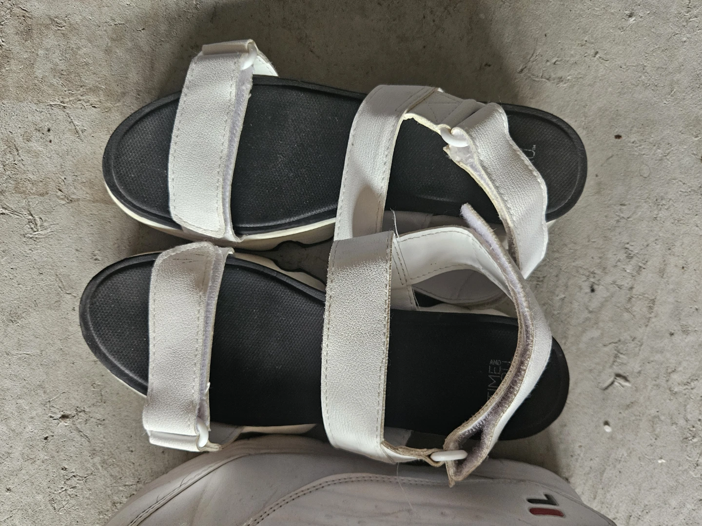 Fila White Athletic Shoes all of them are for 60 dm for one - photo 2