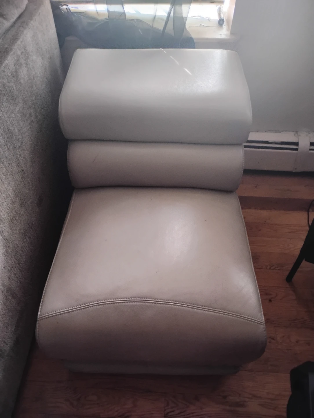 Armless modular sectional seat / chair with headrest