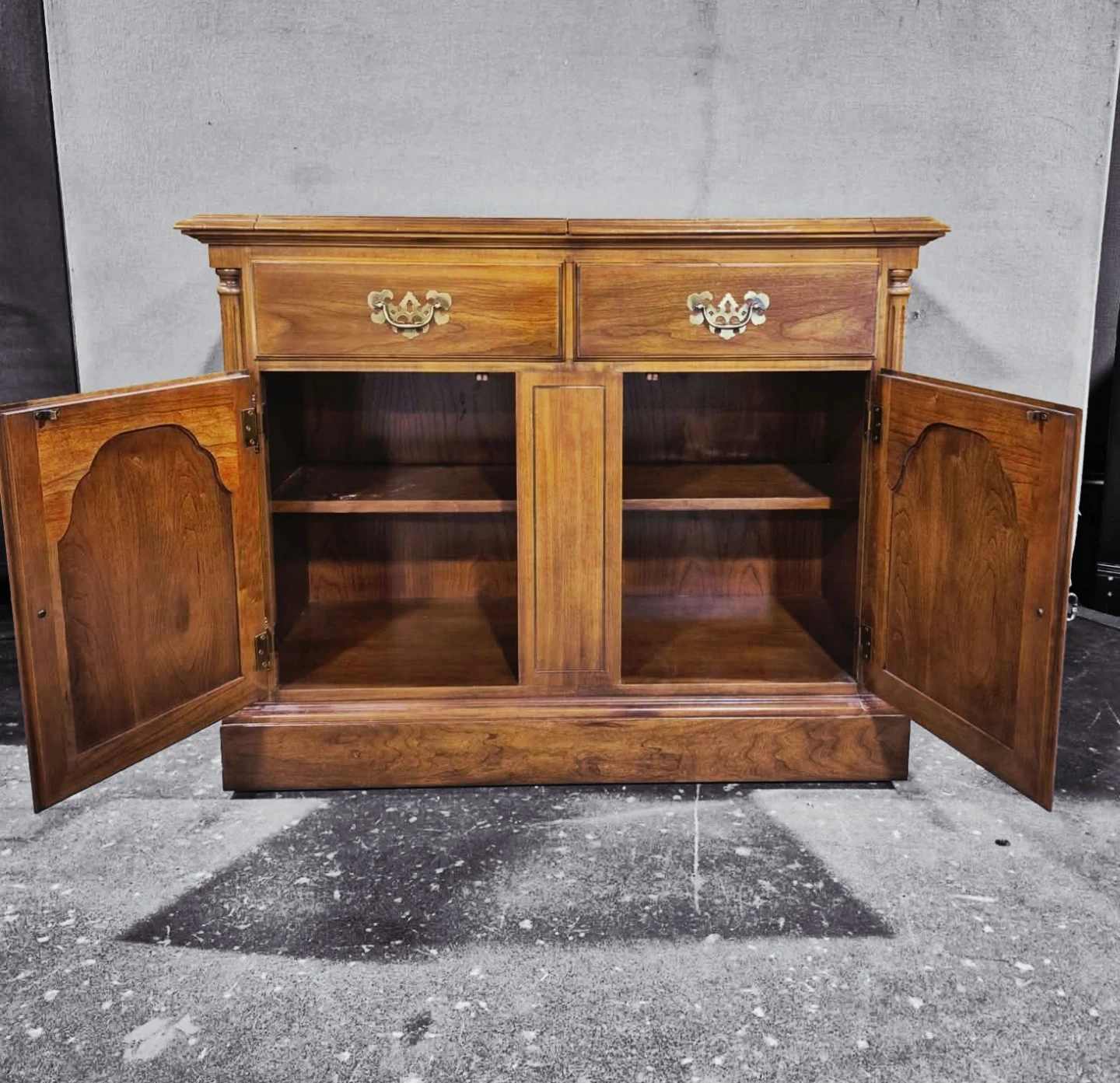 Vintage Solid Wood Sideboard Server (Delivery Available) - photo 5