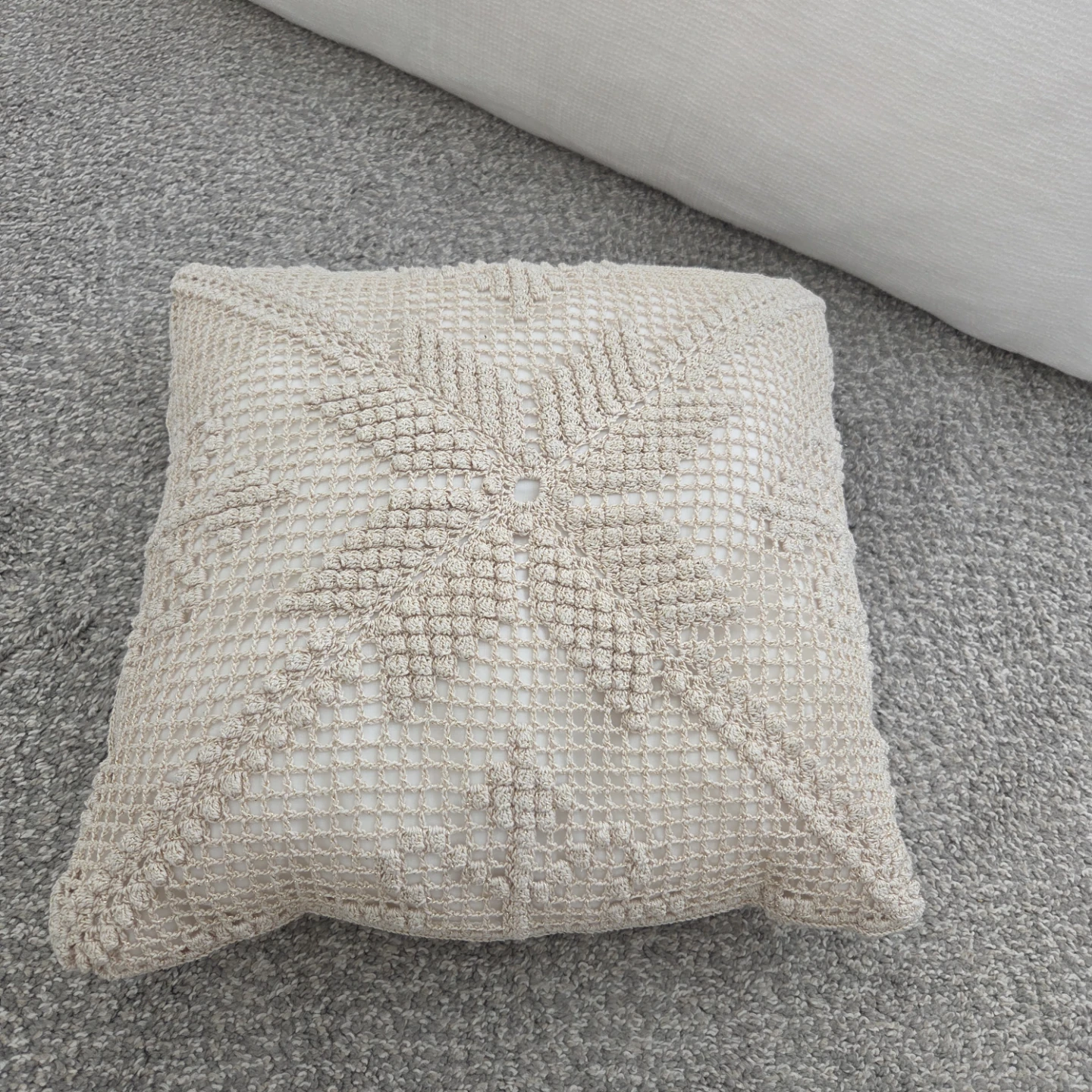 Crocheted Throw Pillow Cover - photo 3