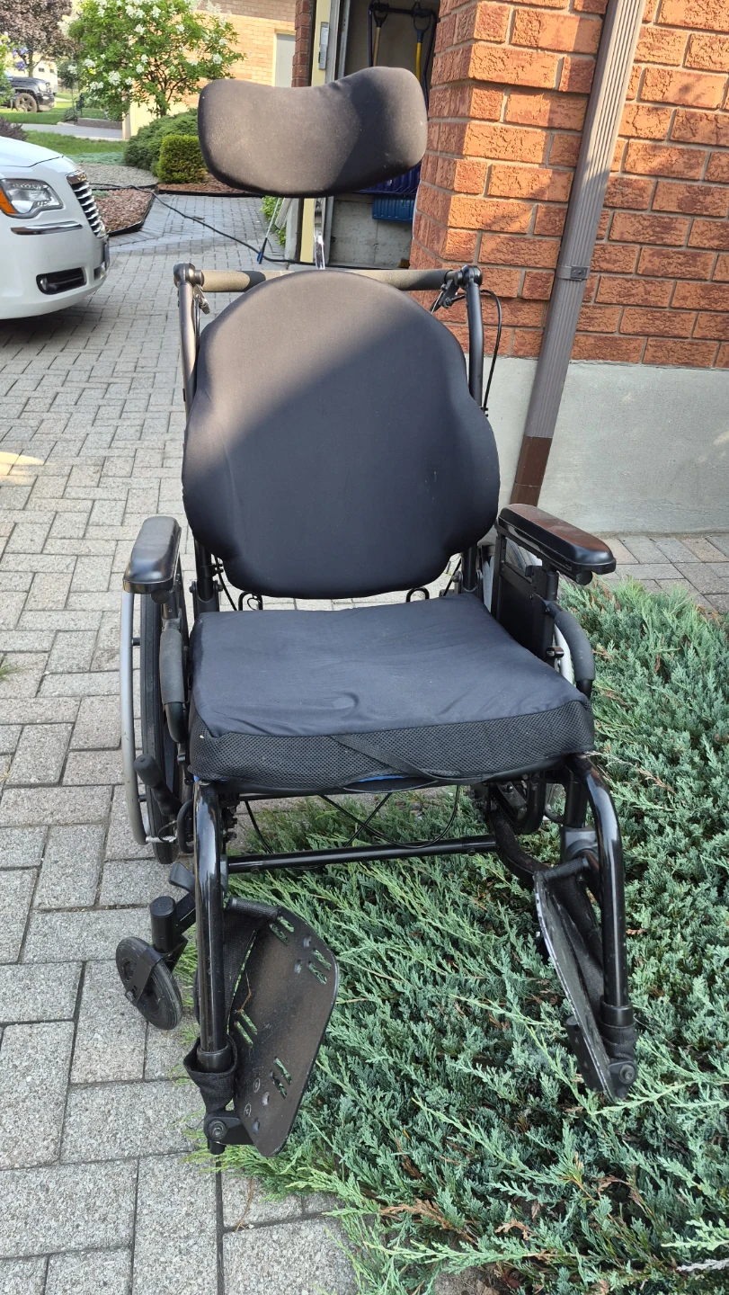 Jay J3 wheelchair. Pick up in Kitchener,  $150 - photo 2