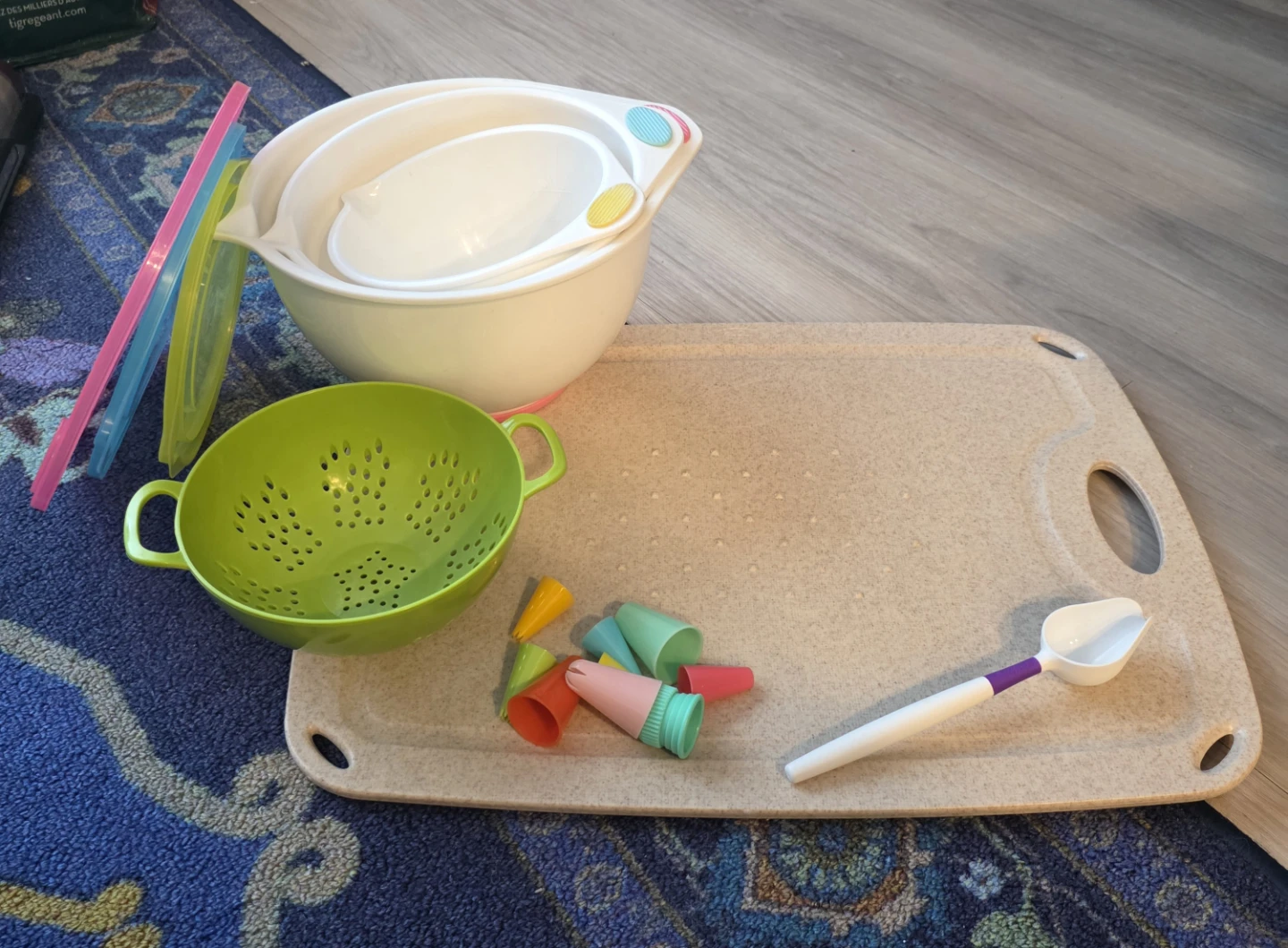 Kitchen Gadgets & Storage Lot