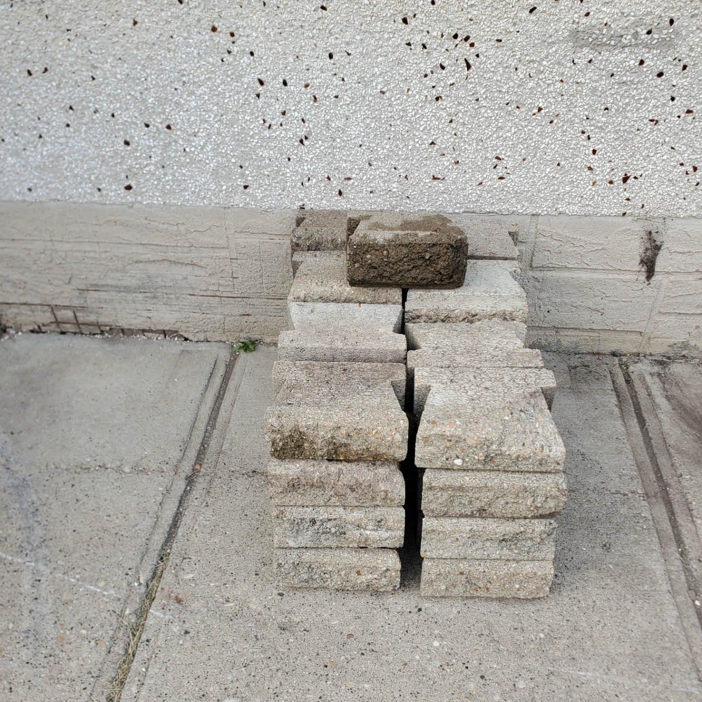 Concrete landscaping blocks