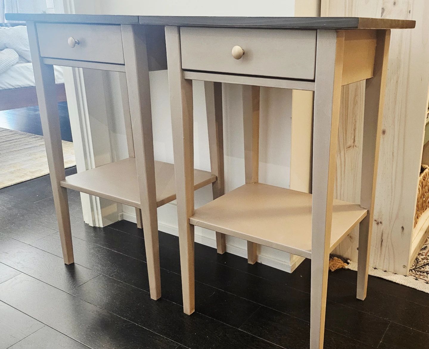 Beautiful pair of solid wood nightstands/bedside tables - photo 3