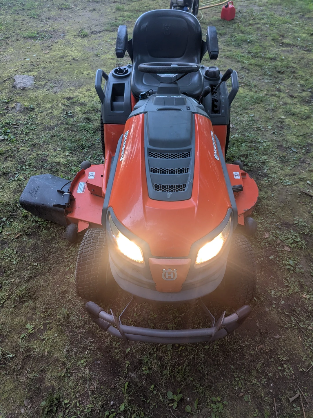 Husqvarna GTH 24V52LS Riding Mower - photo 2