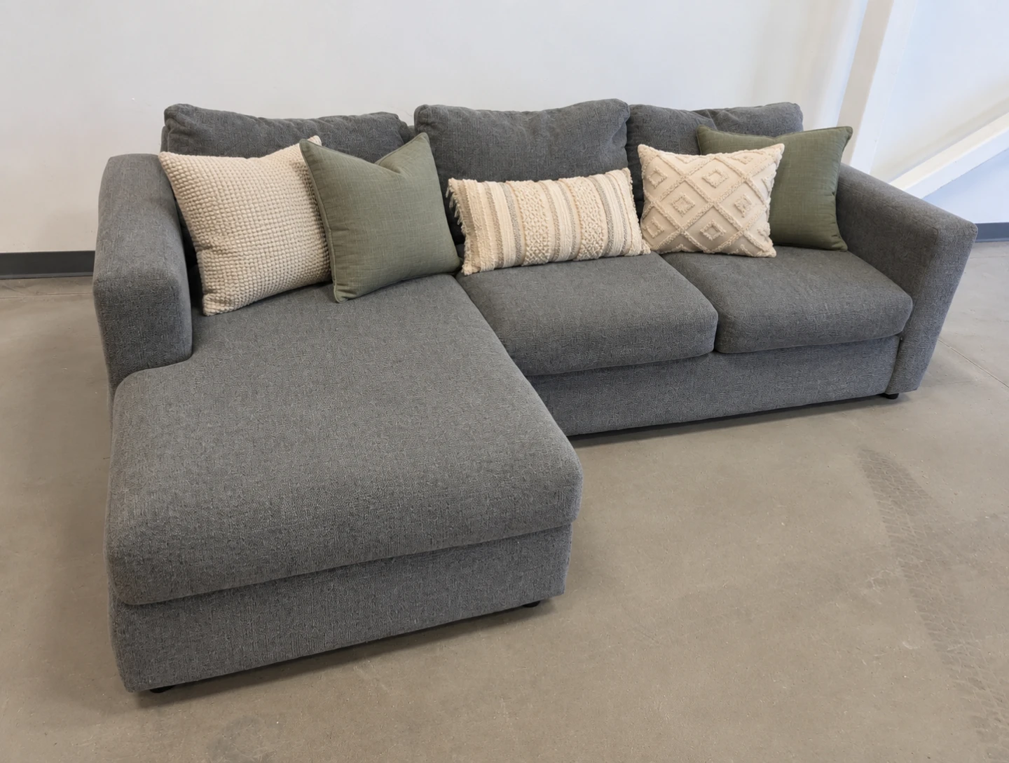 Free delivery! Grey Sectional - photo 2