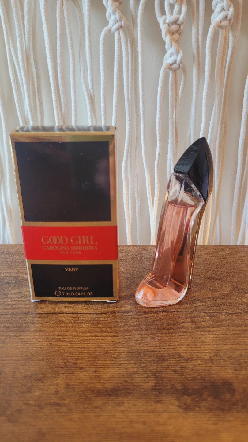 Prada Paradoxe + Very Good Girl Mini Perfume Set - photo 2