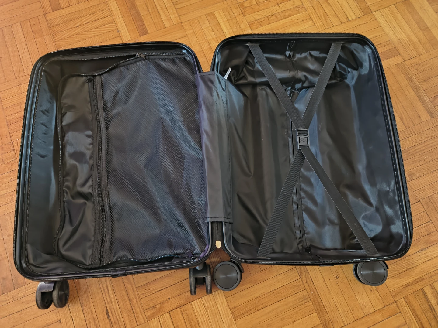 Grey Hardside Luggage - photo 3
