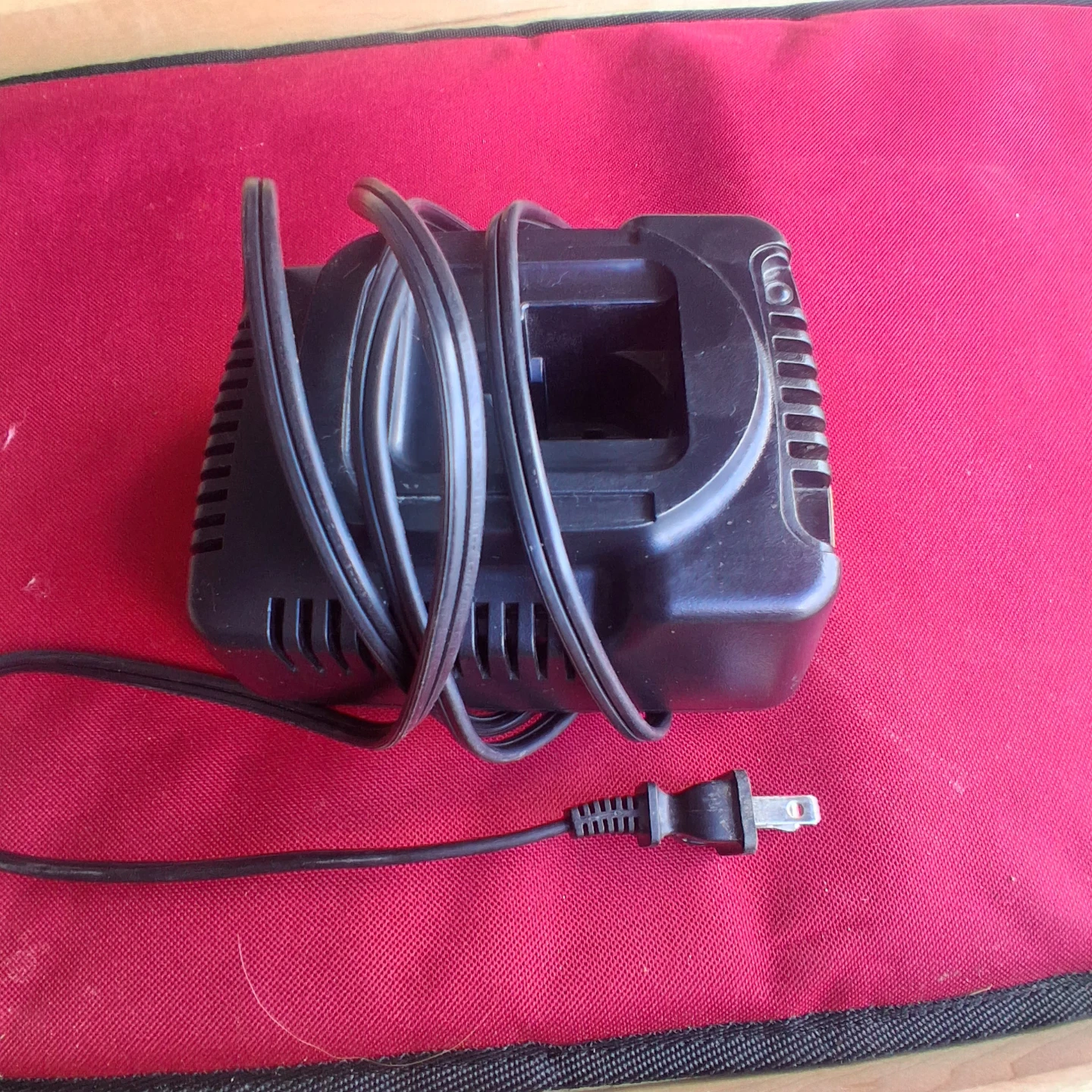 Makita DC18RA Fast Charger - photo 5