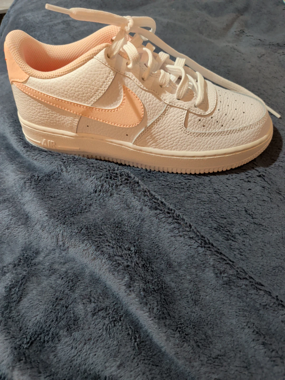 New Nike size  6Y or 7.5-8 women or 6-6.5 men's - photo 2