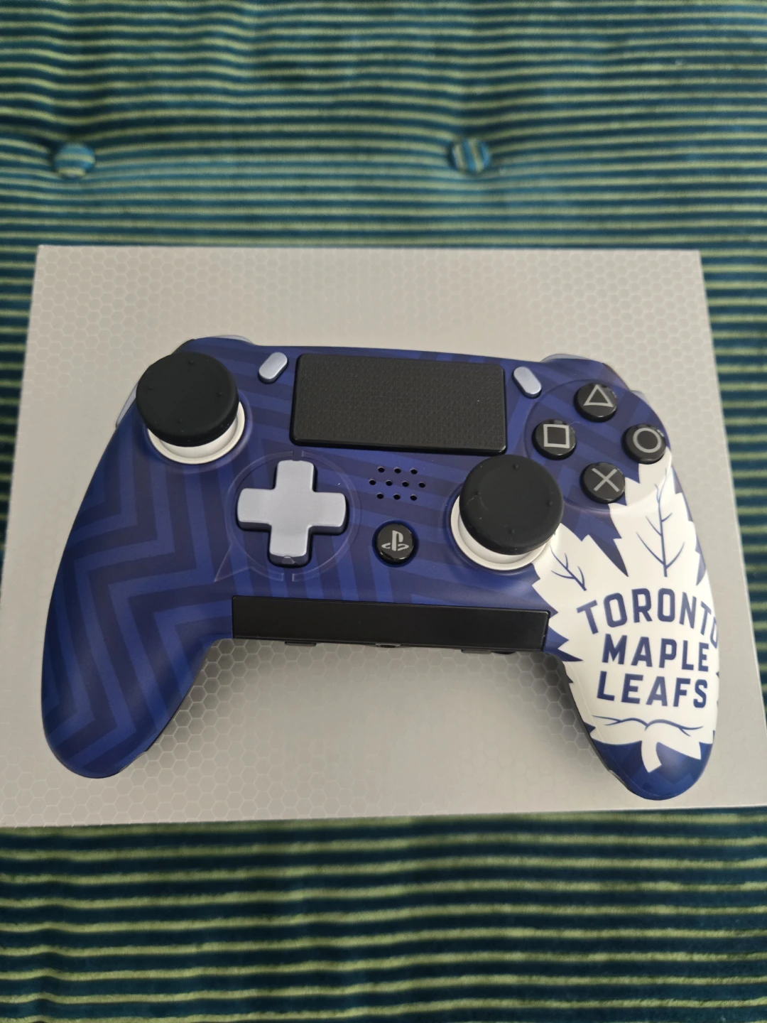 SCUF ps5 and 4 Impact Toronto Maple Leafs Controller - photo 5