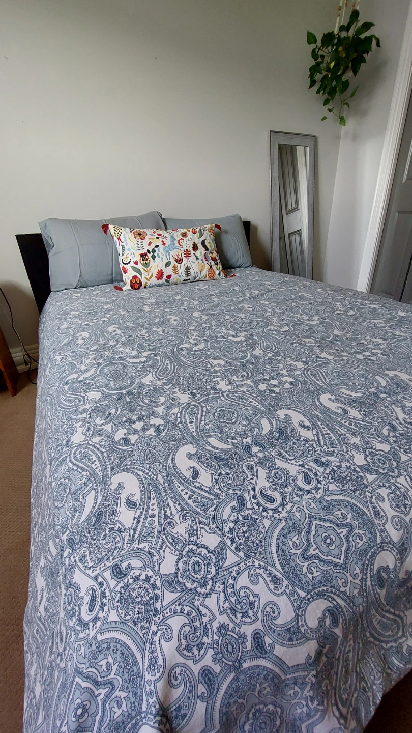 COMPLETE Double Bed/Mattress Protector/2 Pillows/ Bed Sheets - photo 2