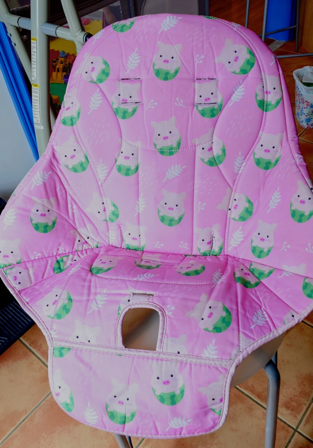Peg Perego Siesta High Chair includes two seat covers - photo 3