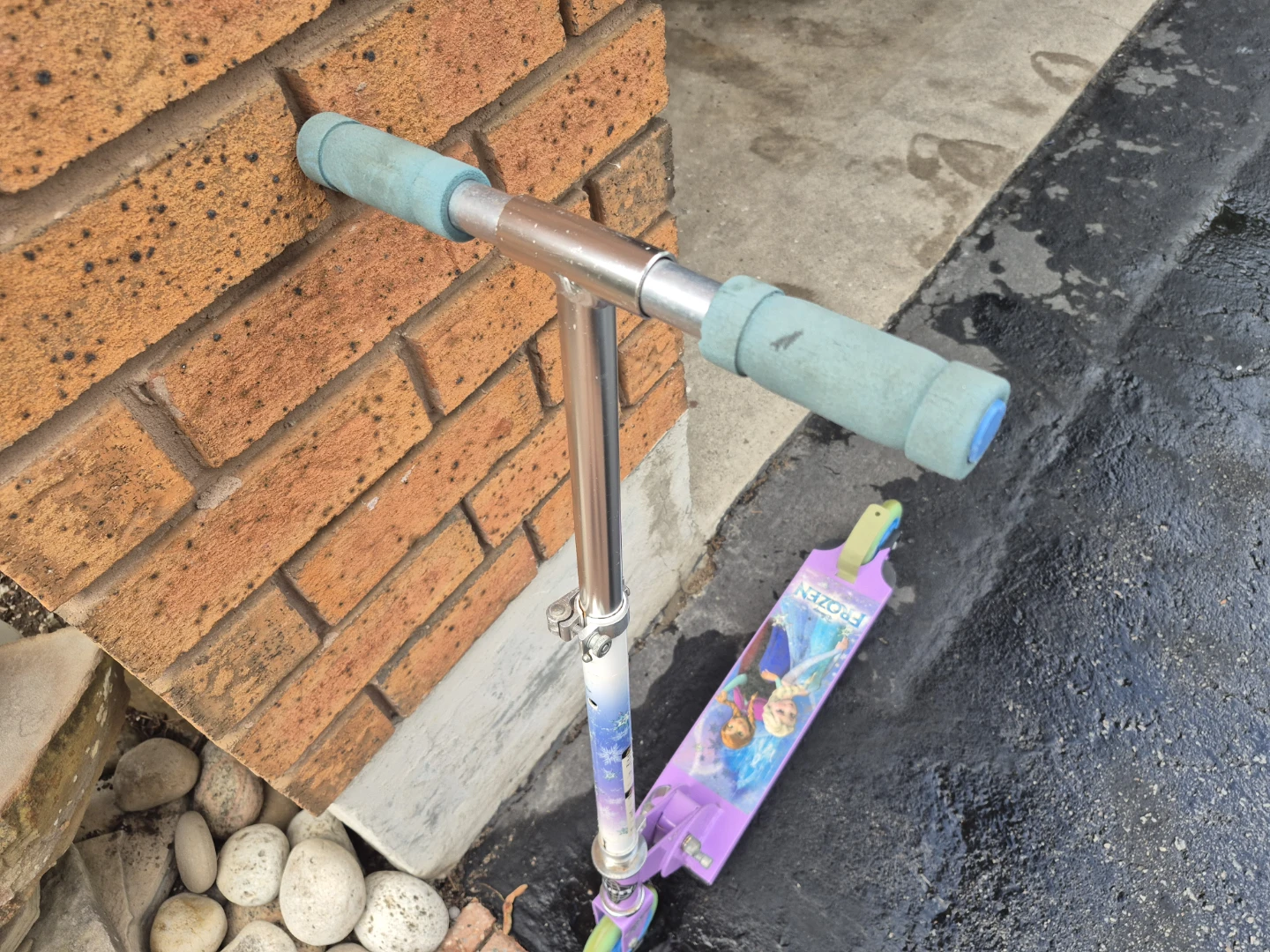 Huffy Frozen Kids Scooter - photo 2