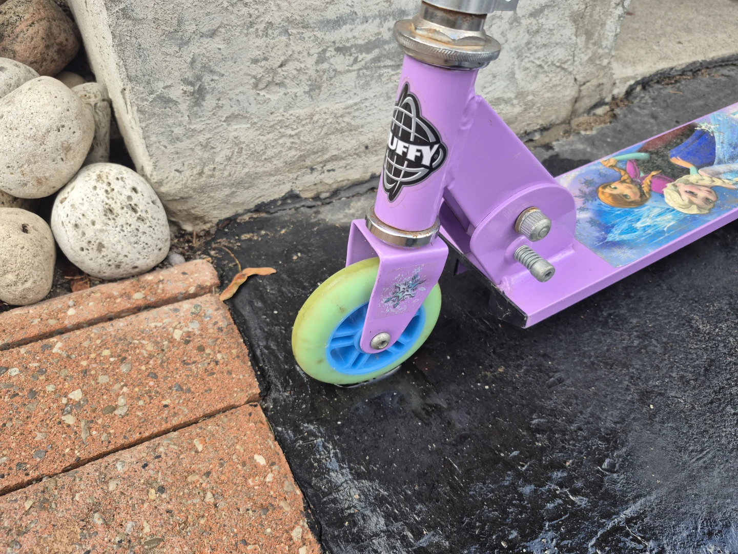 Huffy Frozen Kids Scooter - photo 5