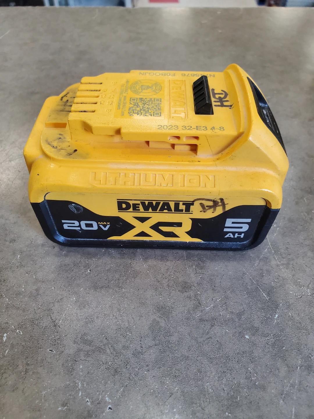 DEWALT 20V MAX XR 5.0 Ah Lithium Ion Battery